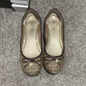 Guess Women's Tan and Brown Logo Flats